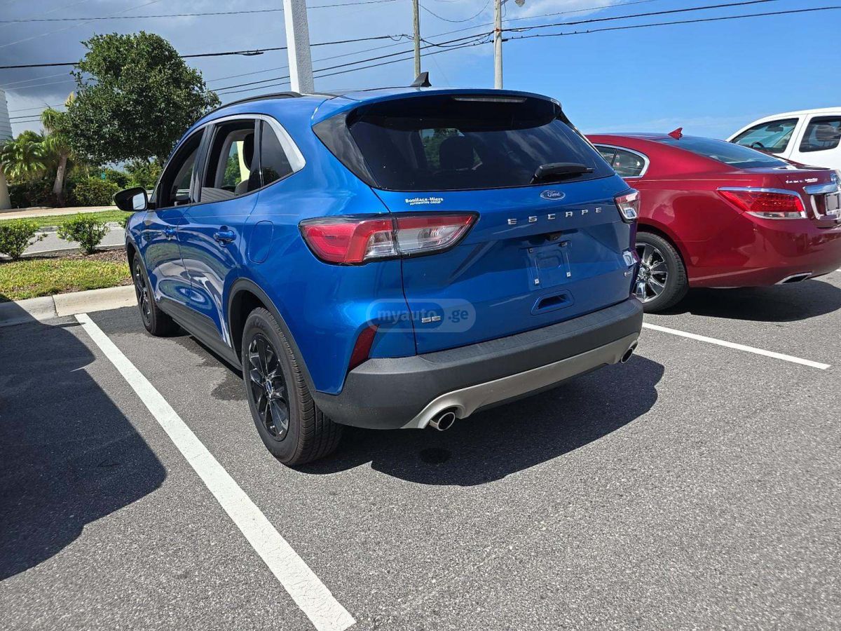 Ford Escape 2021 — photo 2
