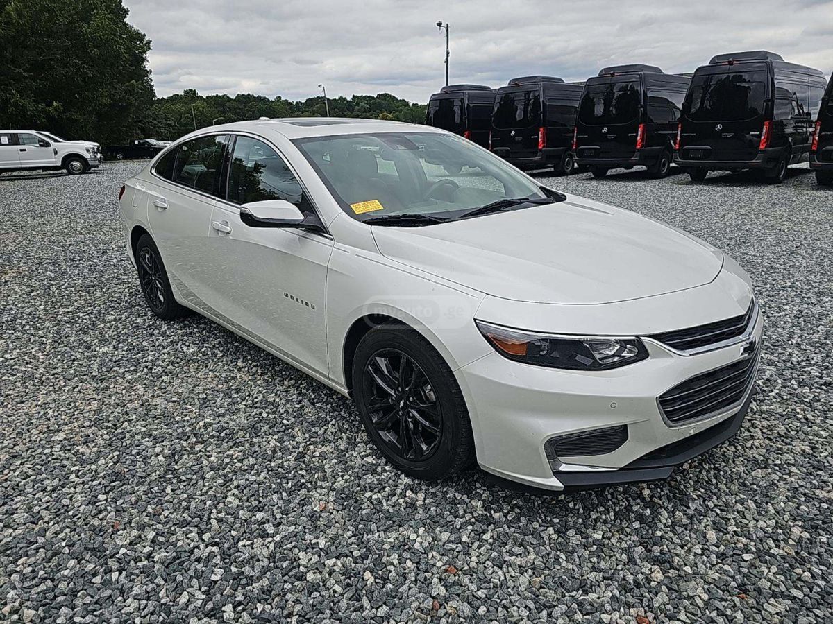 Chevrolet Malibu 2018 — photo 2