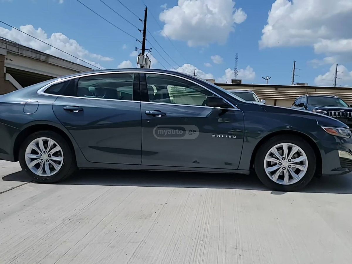Chevrolet Malibu 2019 — photo 2