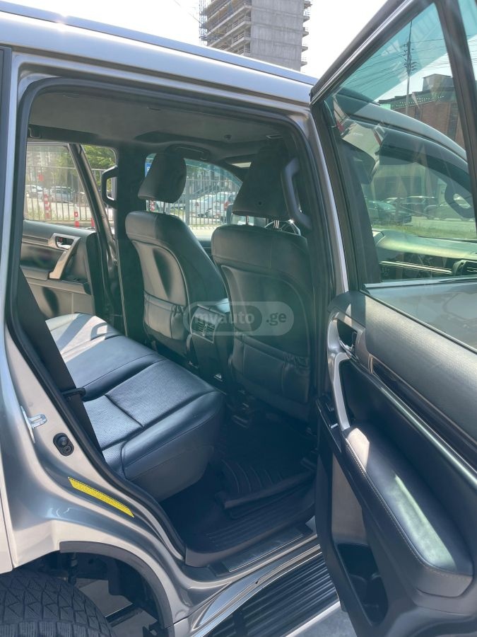 Lexus GX 460 2019 — photo 2