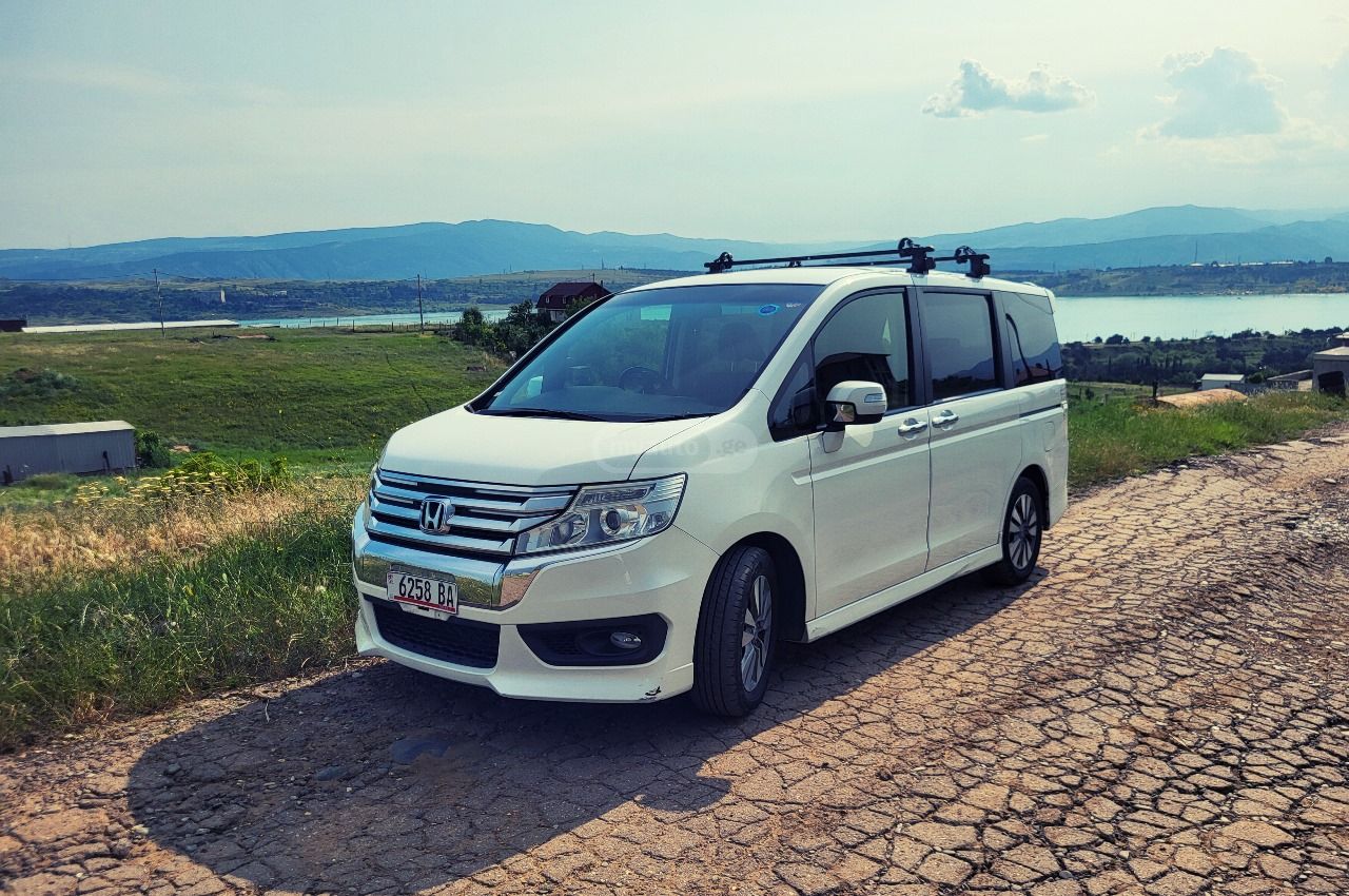 Honda Step Wagon 2014 — photo 2