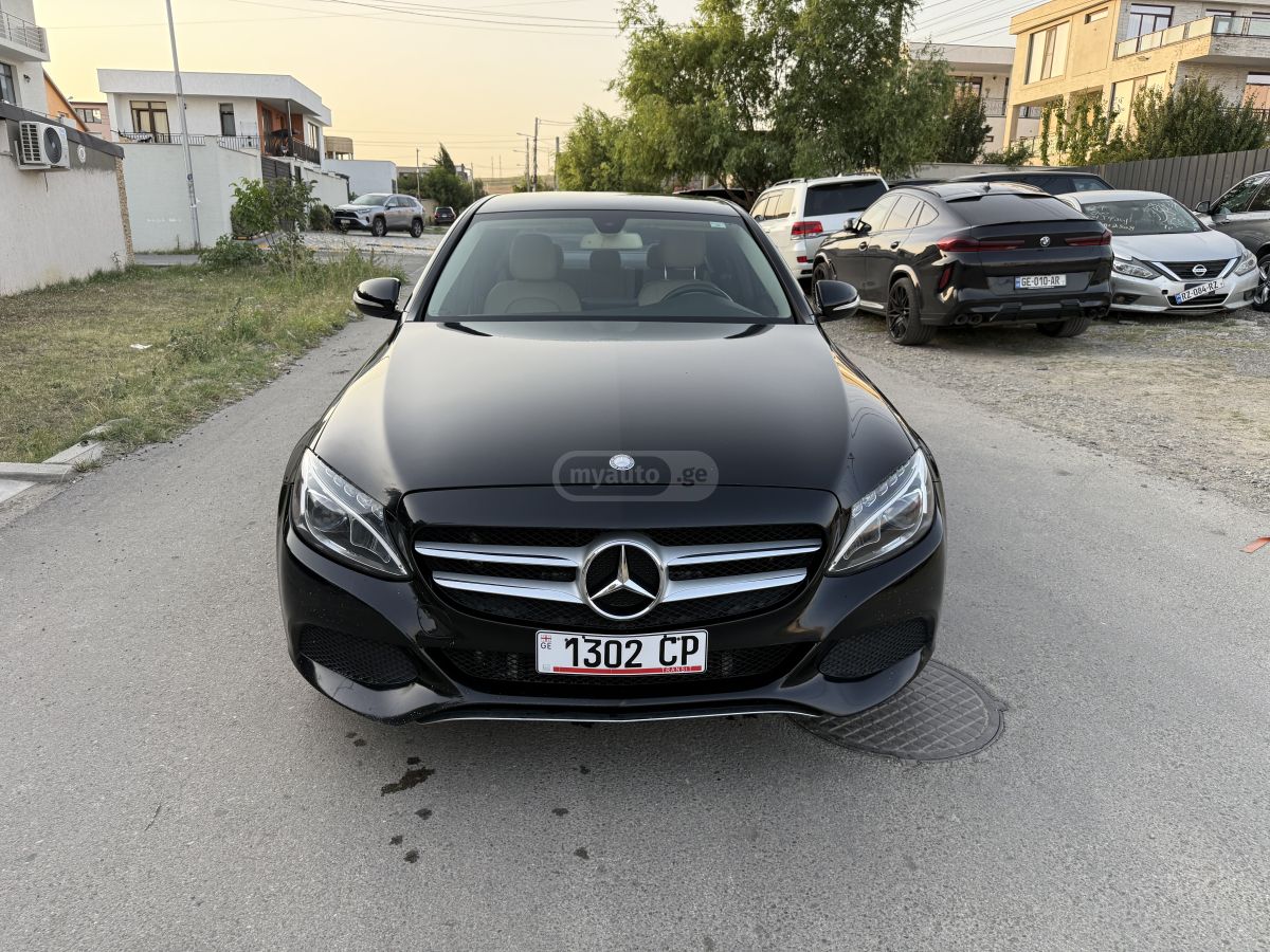 Mercedes-Benz C 300 2015 — photo 2