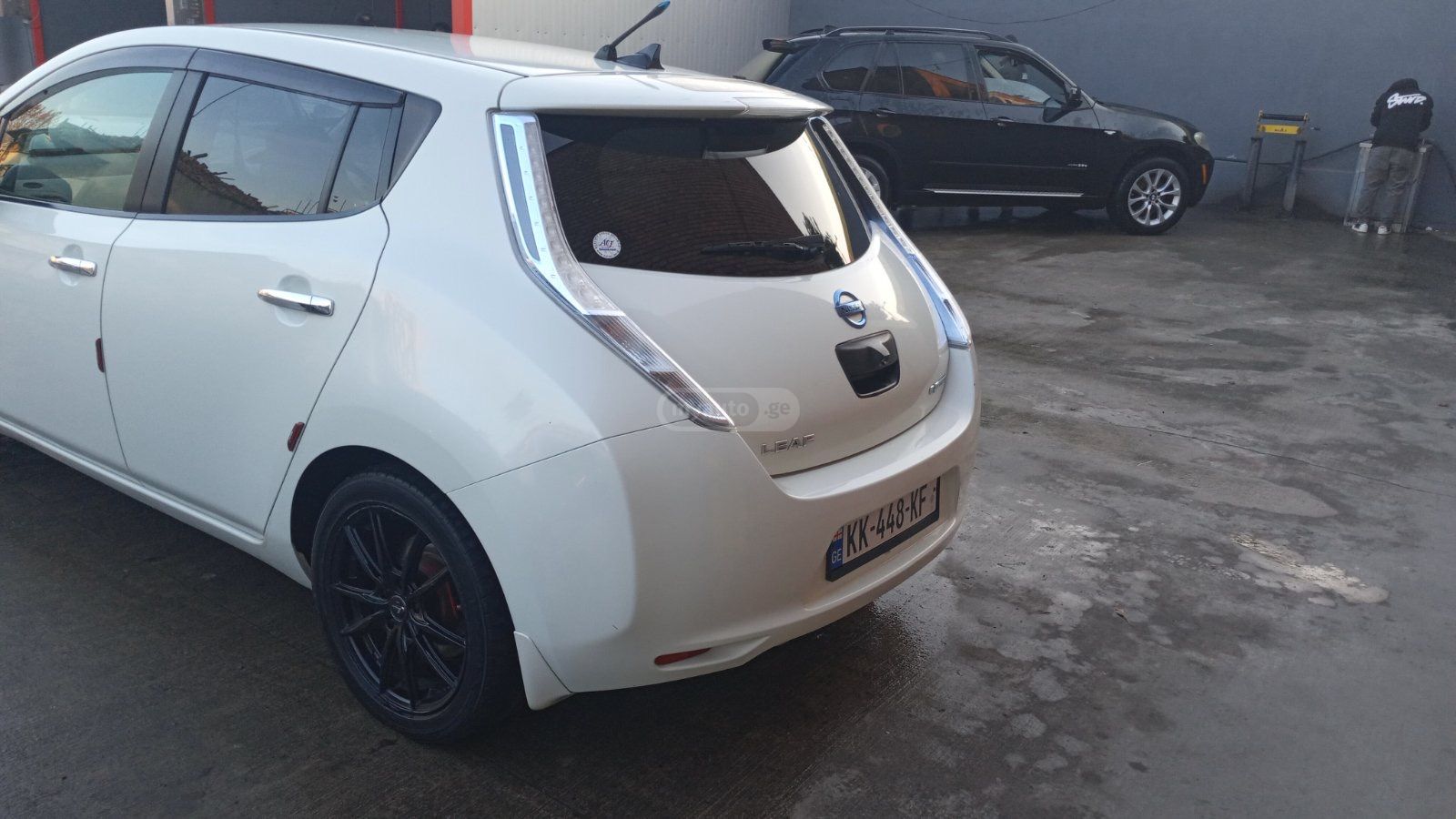 Nissan Leaf 2011 — photo 2