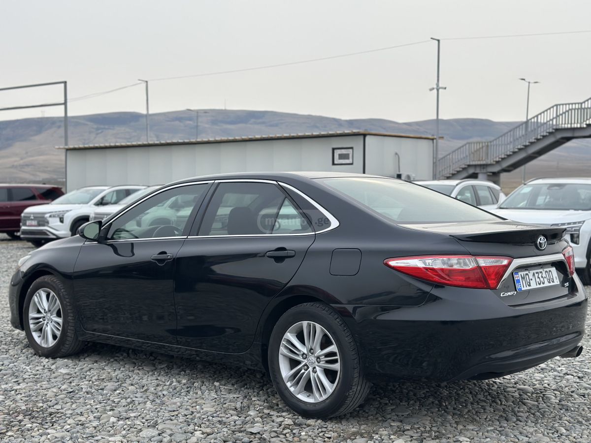 Toyota Camry 2015 — photo 2