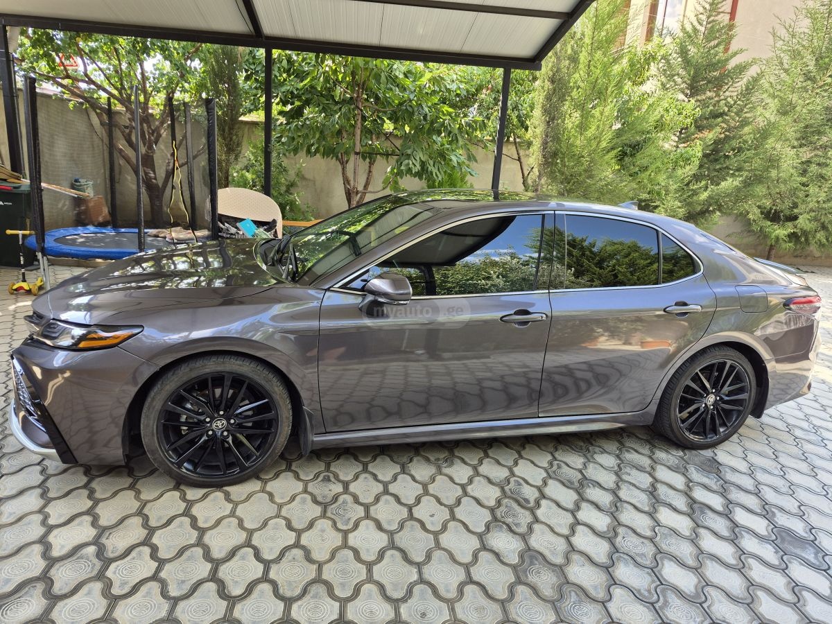 Toyota Camry 2023 — photo 2