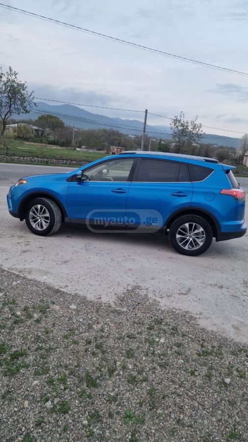 Toyota RAV4 2018 — photo 2
