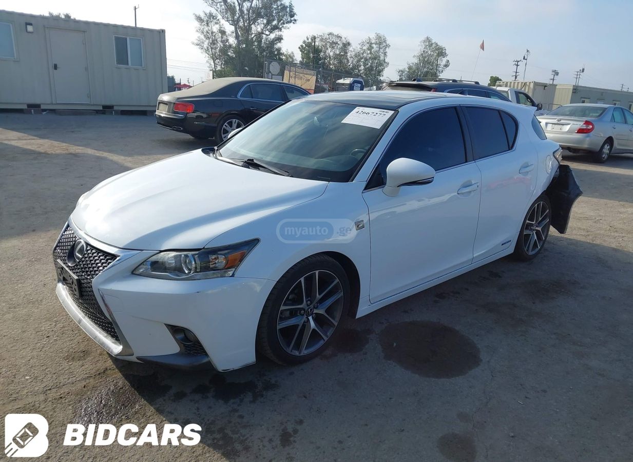 Lexus CT 200 h 2016 — photo 2