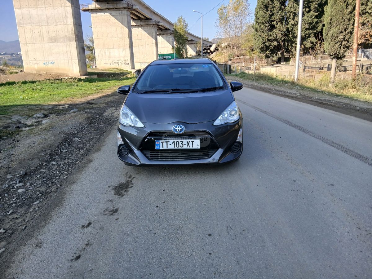 Toyota Aqua 2016 — photo 2