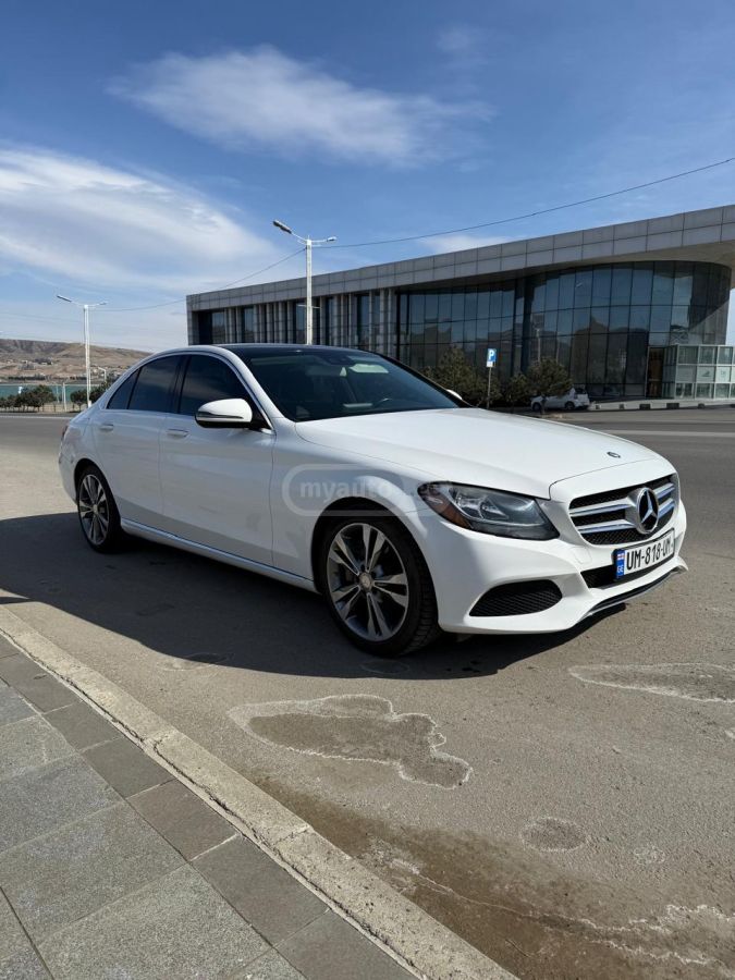 Mercedes-Benz C 300 2015 — photo 2
