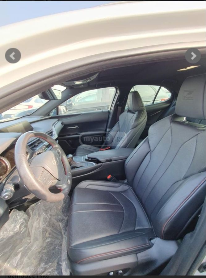 Lexus UX 200 2018 — photo 2