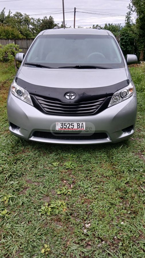 Toyota Sienna 2014 — photo 2