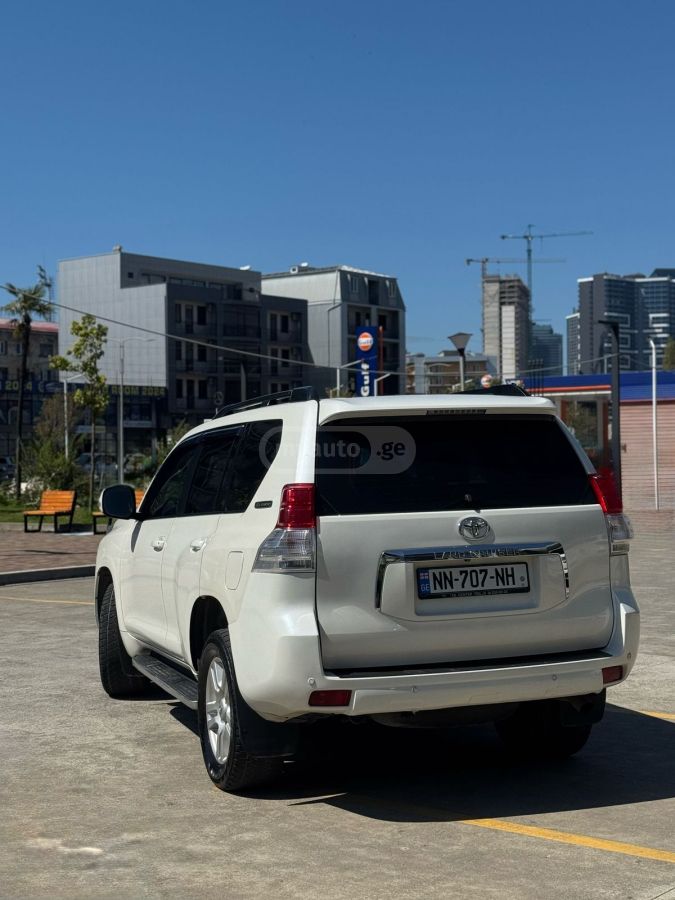 Toyota Land Cruiser Prado 2012 — photo 2