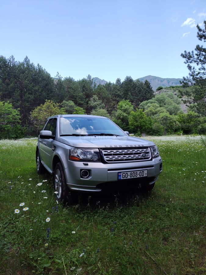 Land Rover LR 2