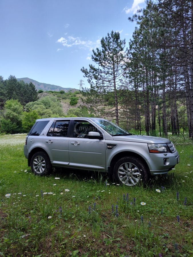 Land Rover LR2 2014 — photo 2