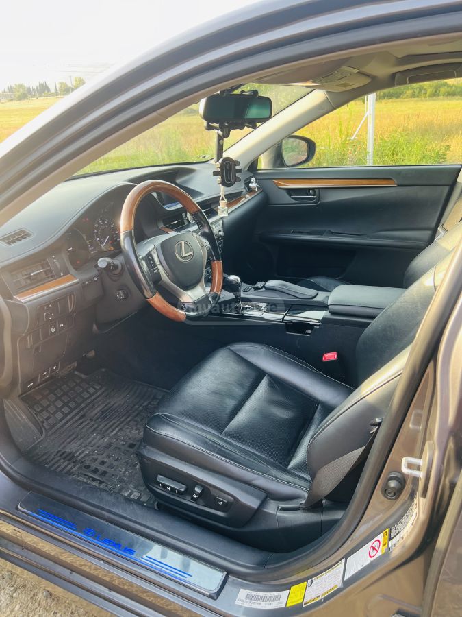 Lexus ES 300 2015 — photo 2