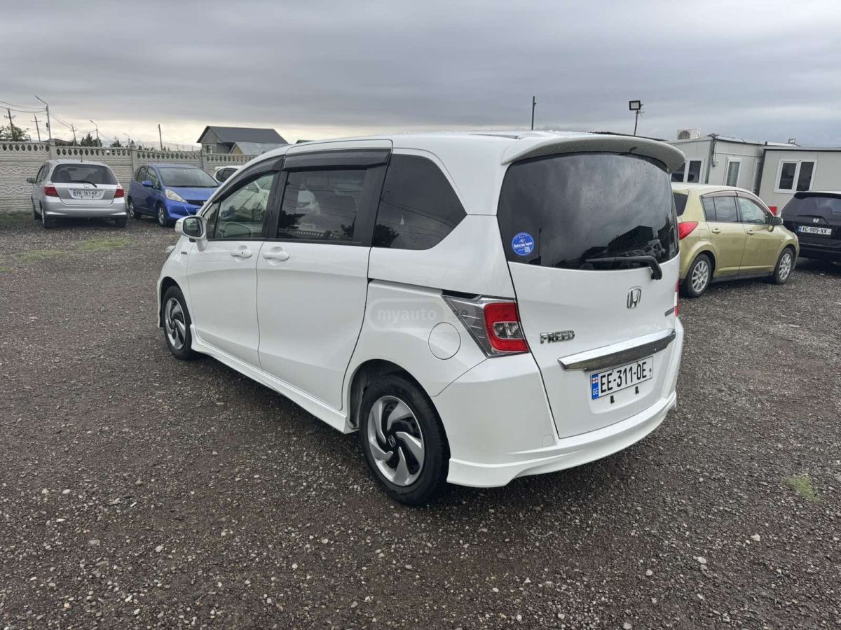 Honda Freed 2014 — photo 2