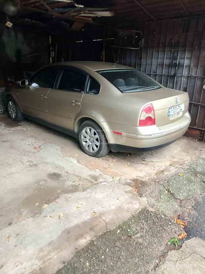 Volkswagen Passat 2001 — photo 2