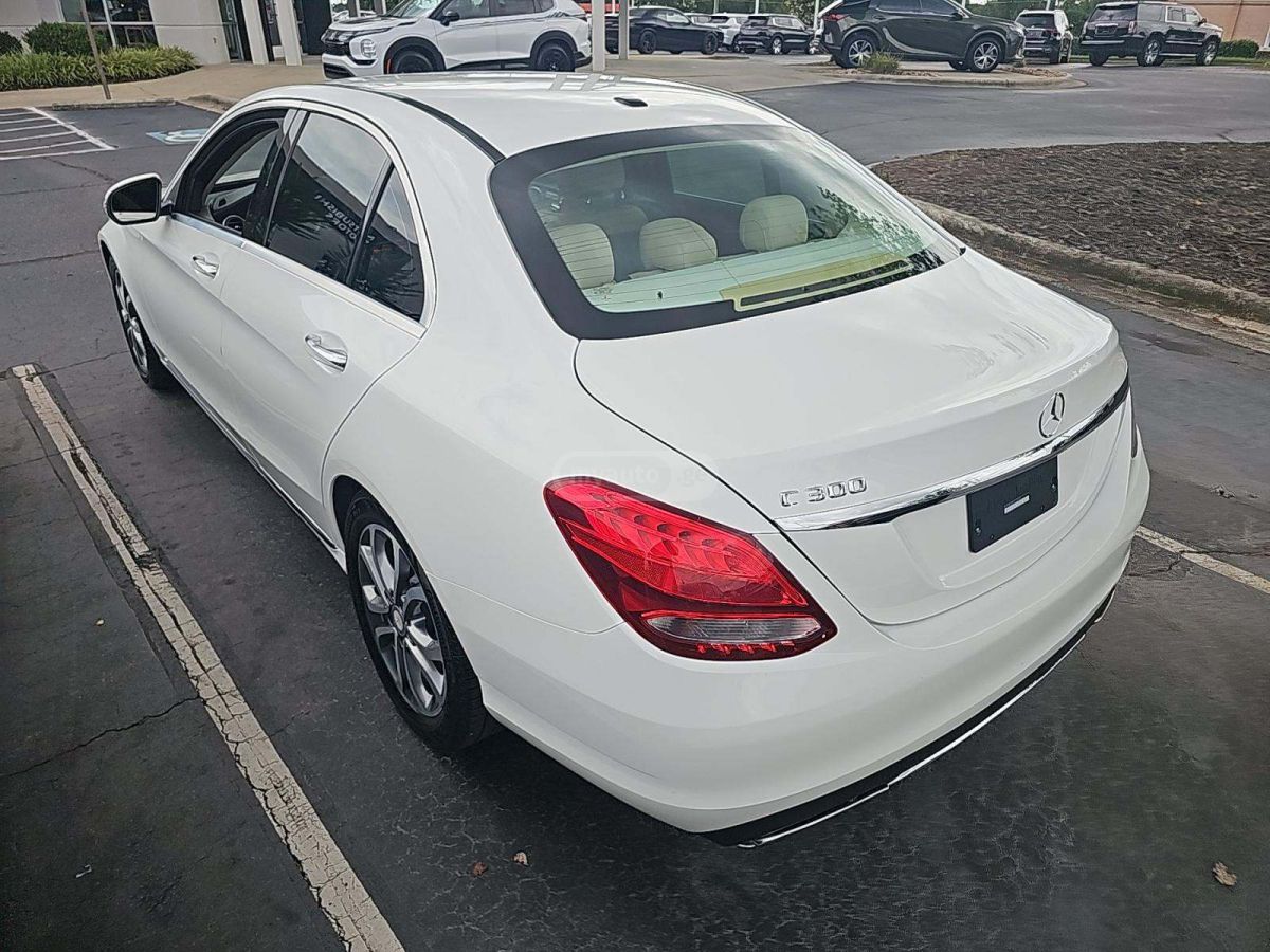 Mercedes-Benz C 300 2016 — photo 2