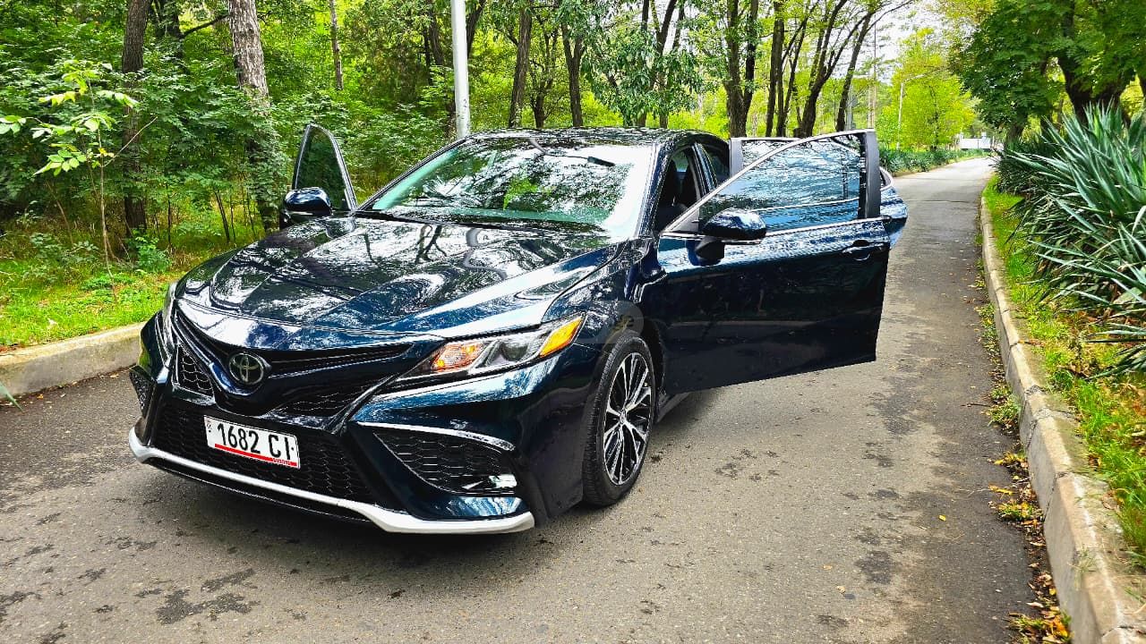 Toyota Camry 2018 — photo 2