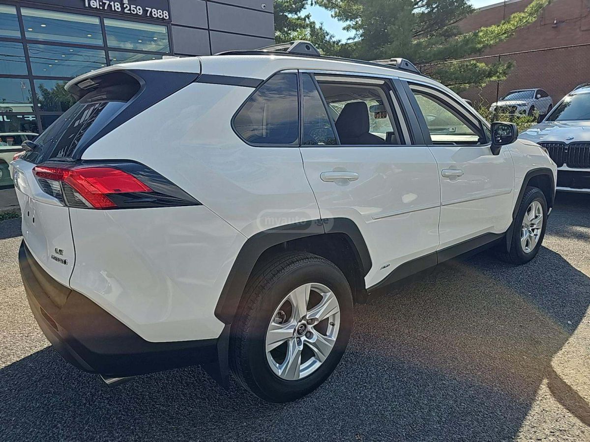 Toyota RAV 4 2020 — photo 2
