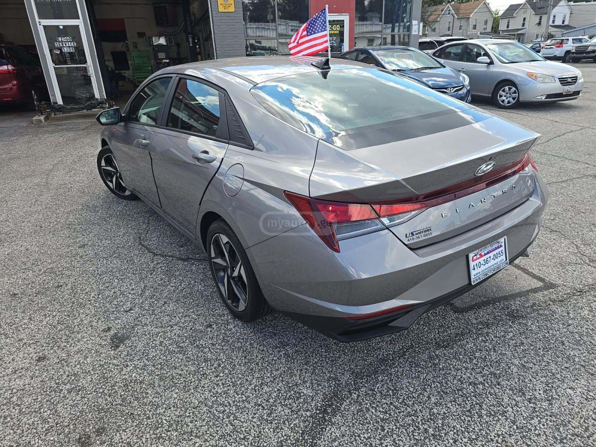 Hyundai Elantra 2023 — photo 2