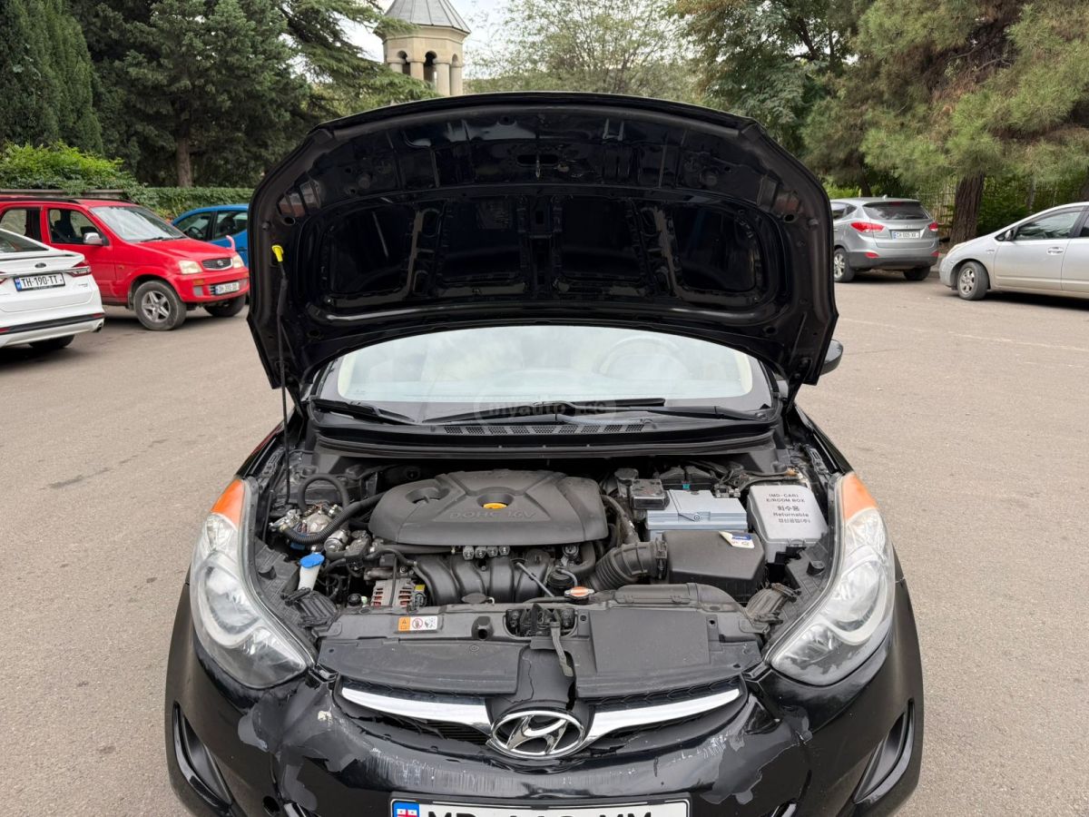 Hyundai Elantra 2011 — photo 2