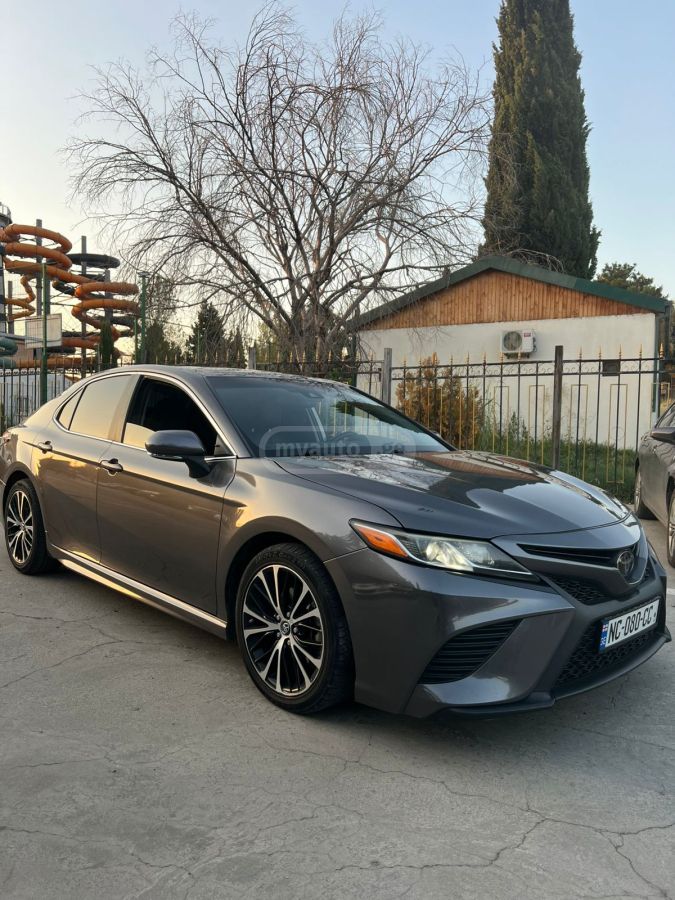 Toyota Camry 2020 — photo 2