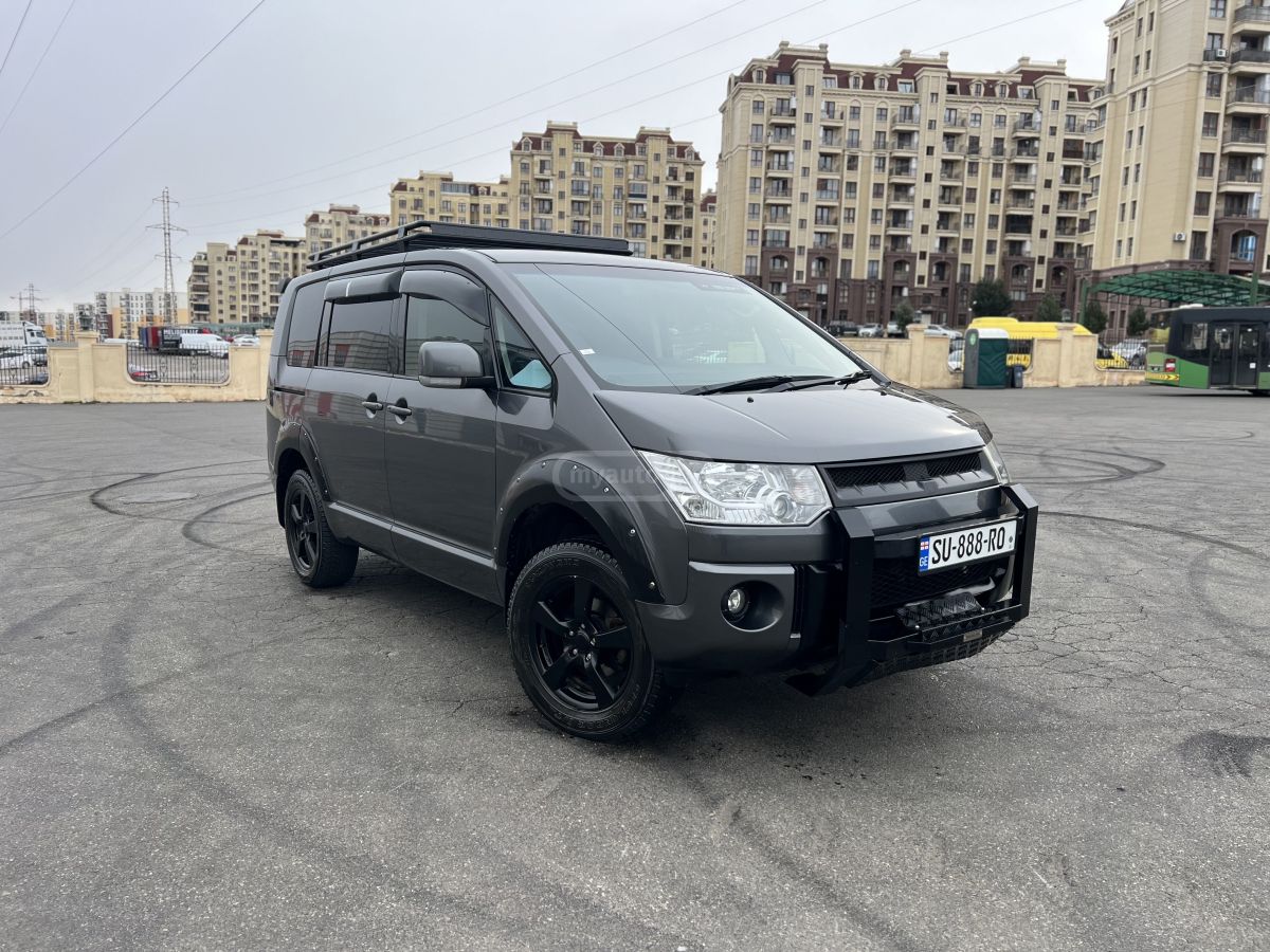 Mitsubishi Delica 2016 — photo 2