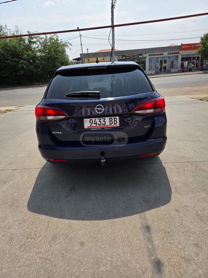 Opel Astra 2018 — photo 2