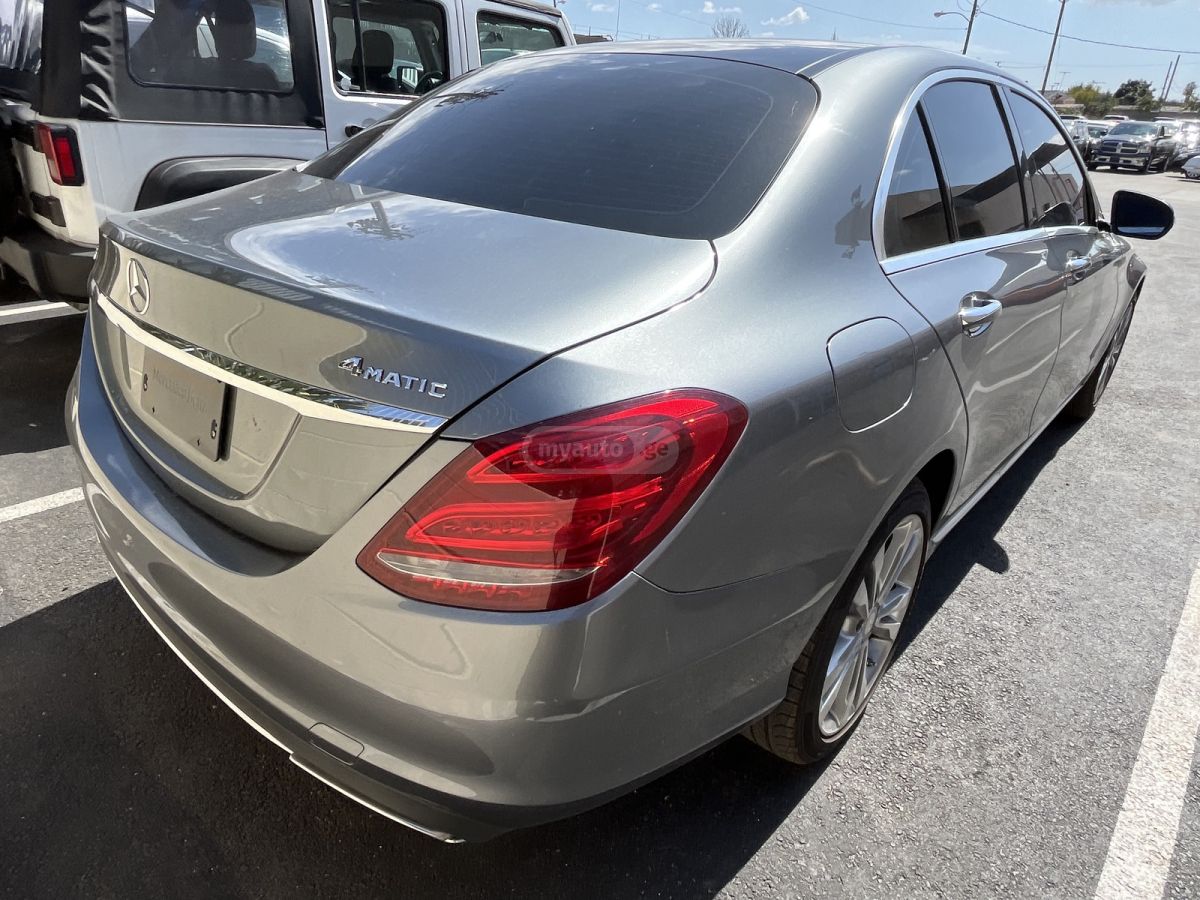 Mercedes-Benz C 300 2017 — photo 2