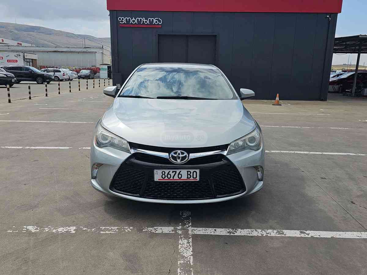 Toyota Camry 2017 — photo 2