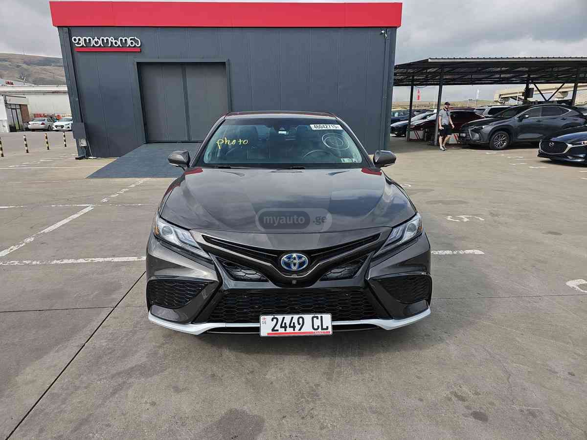 Toyota Camry 2018 — photo 2