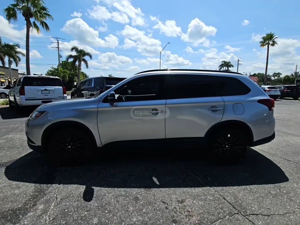 Mitsubishi Outlander 2020 — photo 2