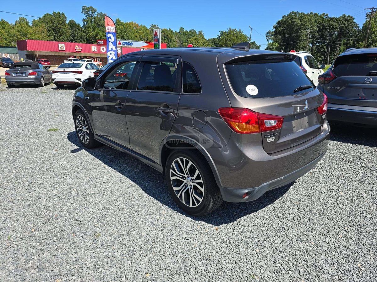 Mitsubishi Outlander Sport 2017 — photo 2