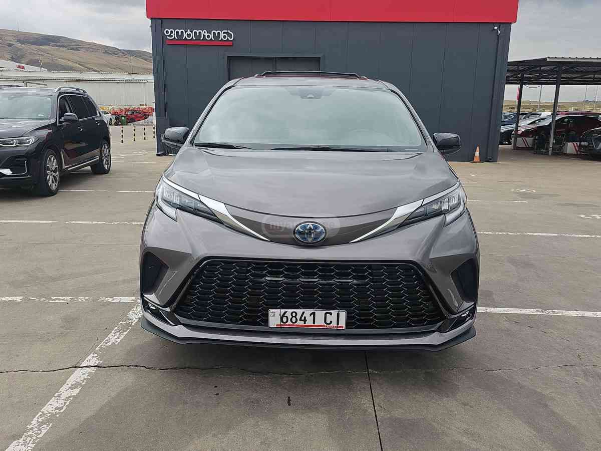 Toyota Sienna 2022 — photo 2