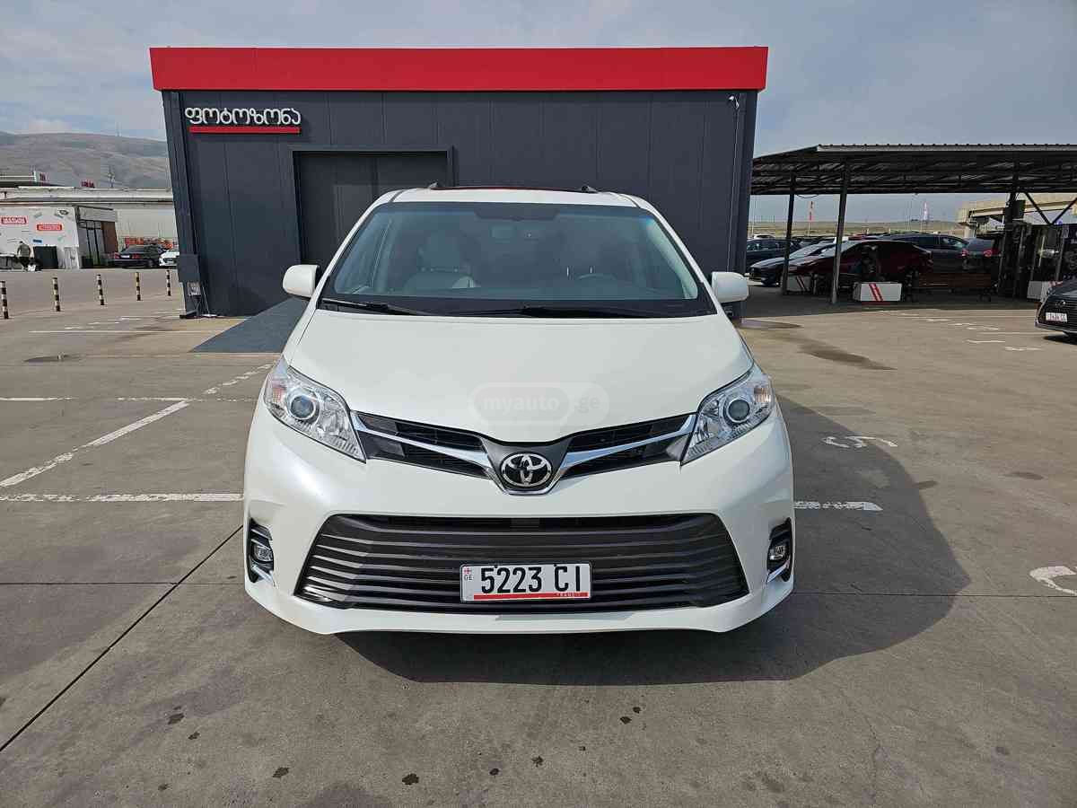 Toyota Sienna 2015 — photo 2