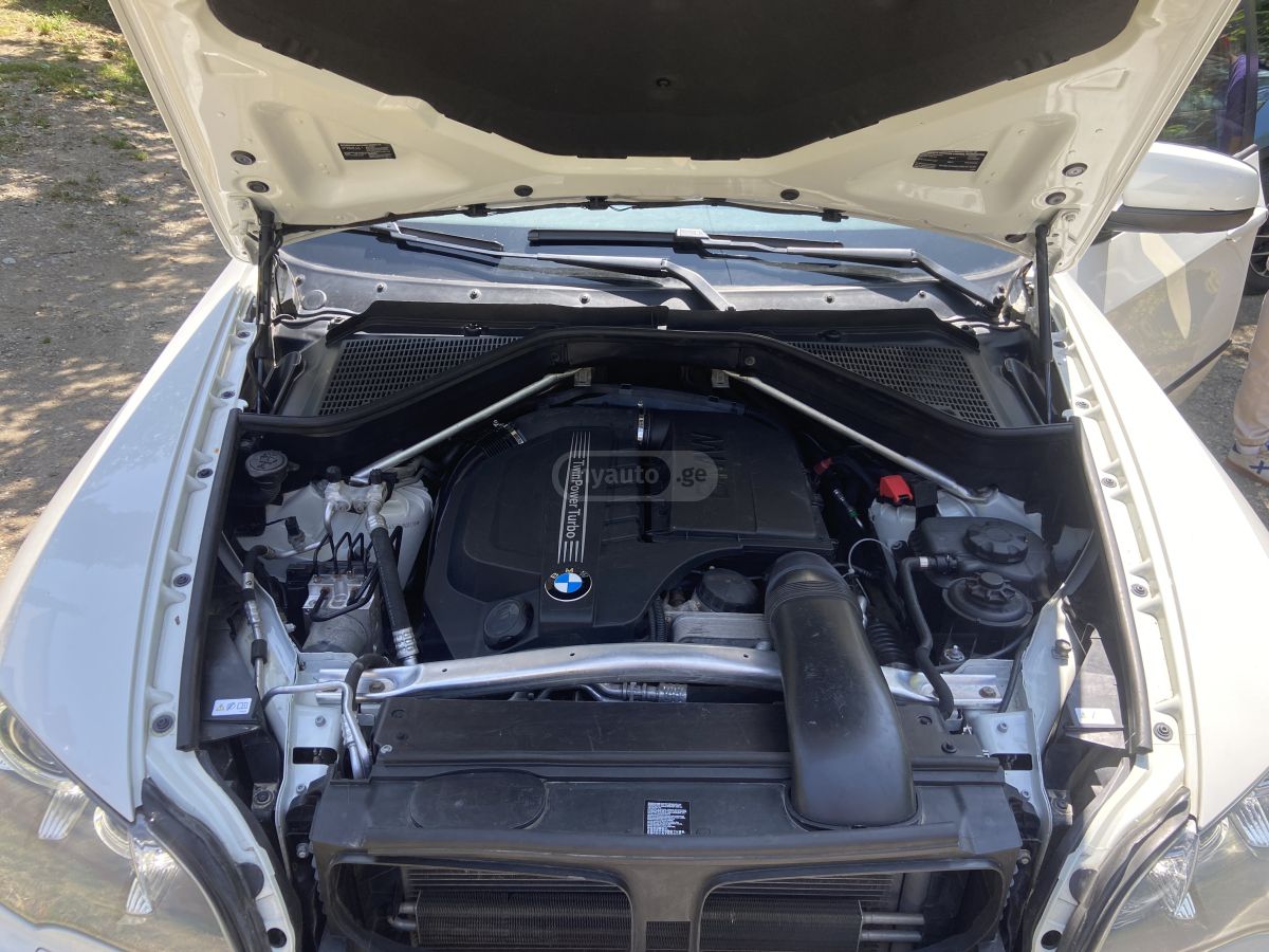 BMW X5 2012 — photo 2