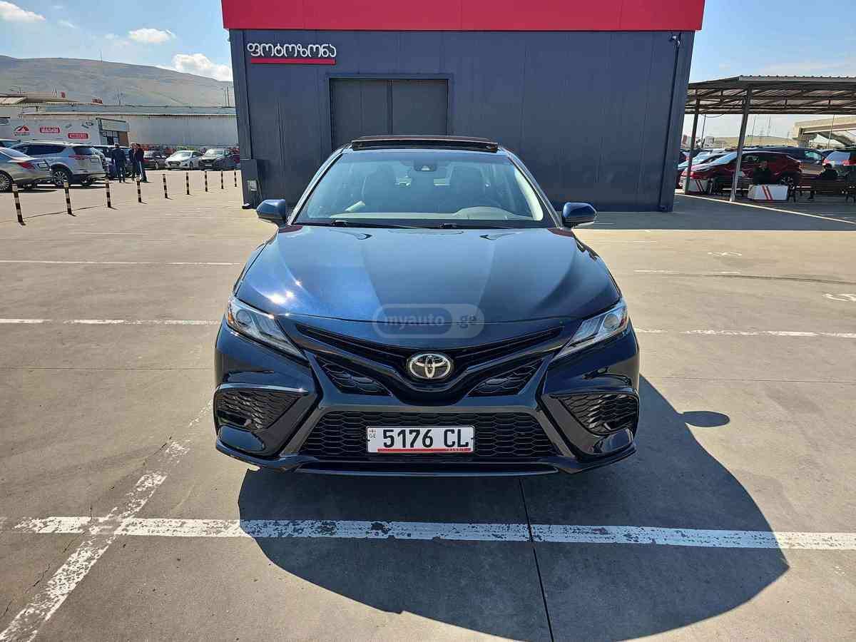 Toyota Camry 2019 — photo 2