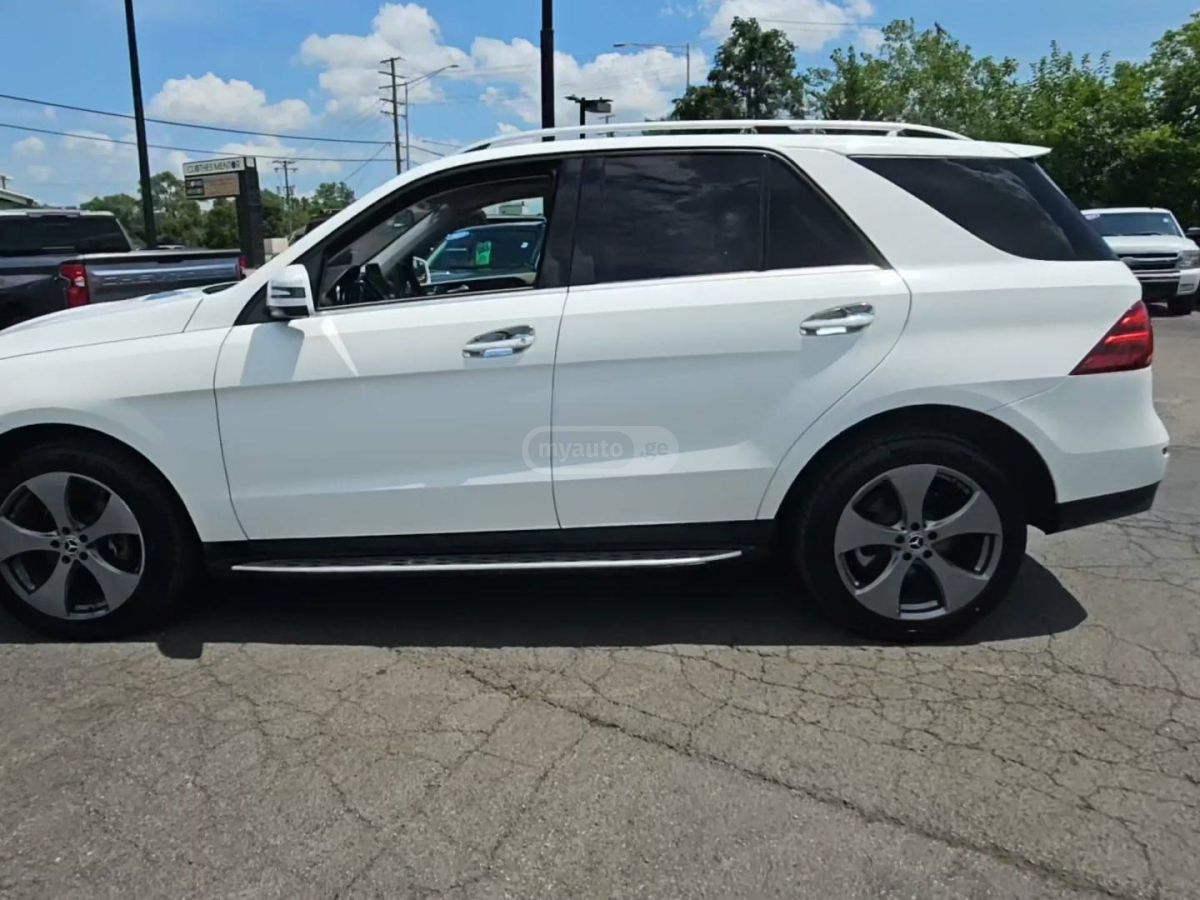 Mercedes-Benz GLE 350 2018 — photo 2