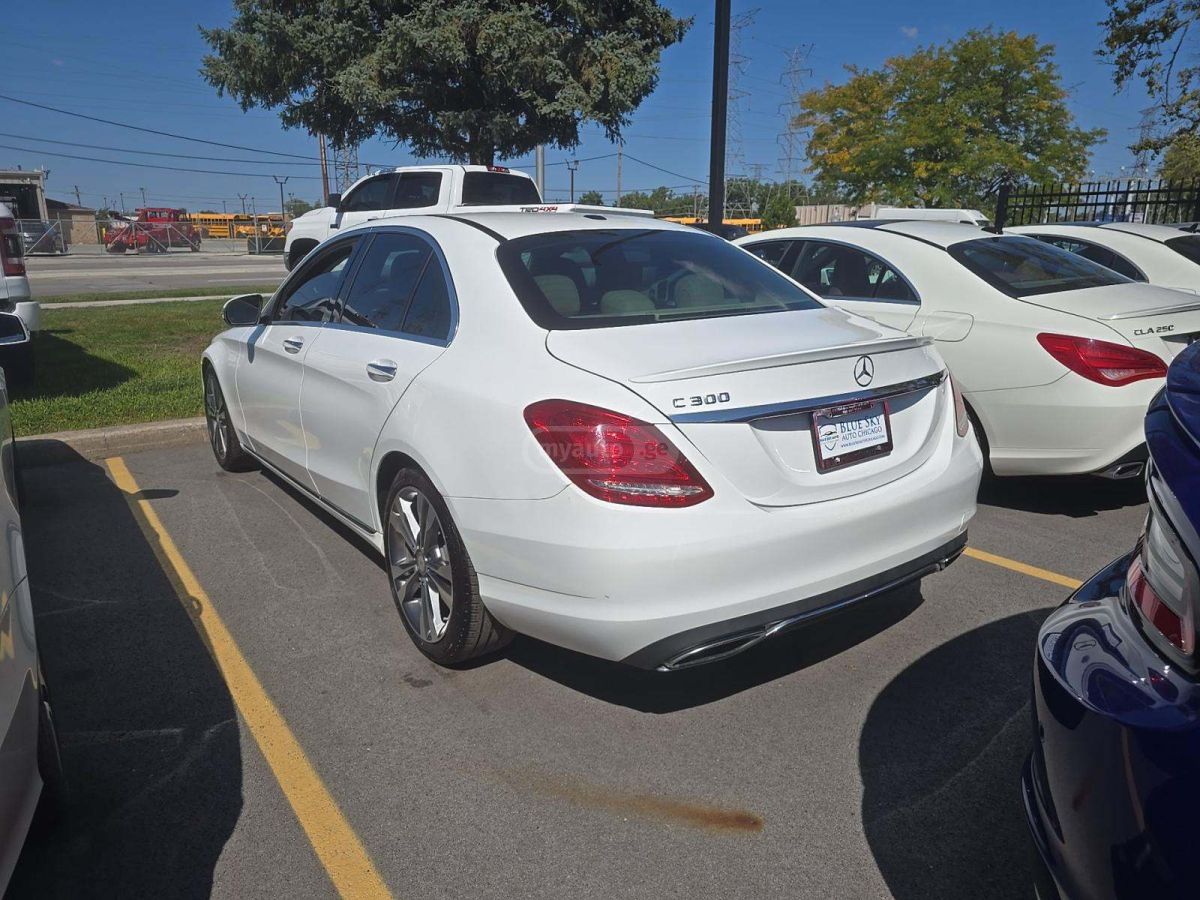 Mercedes-Benz C 300 2016 — photo 2