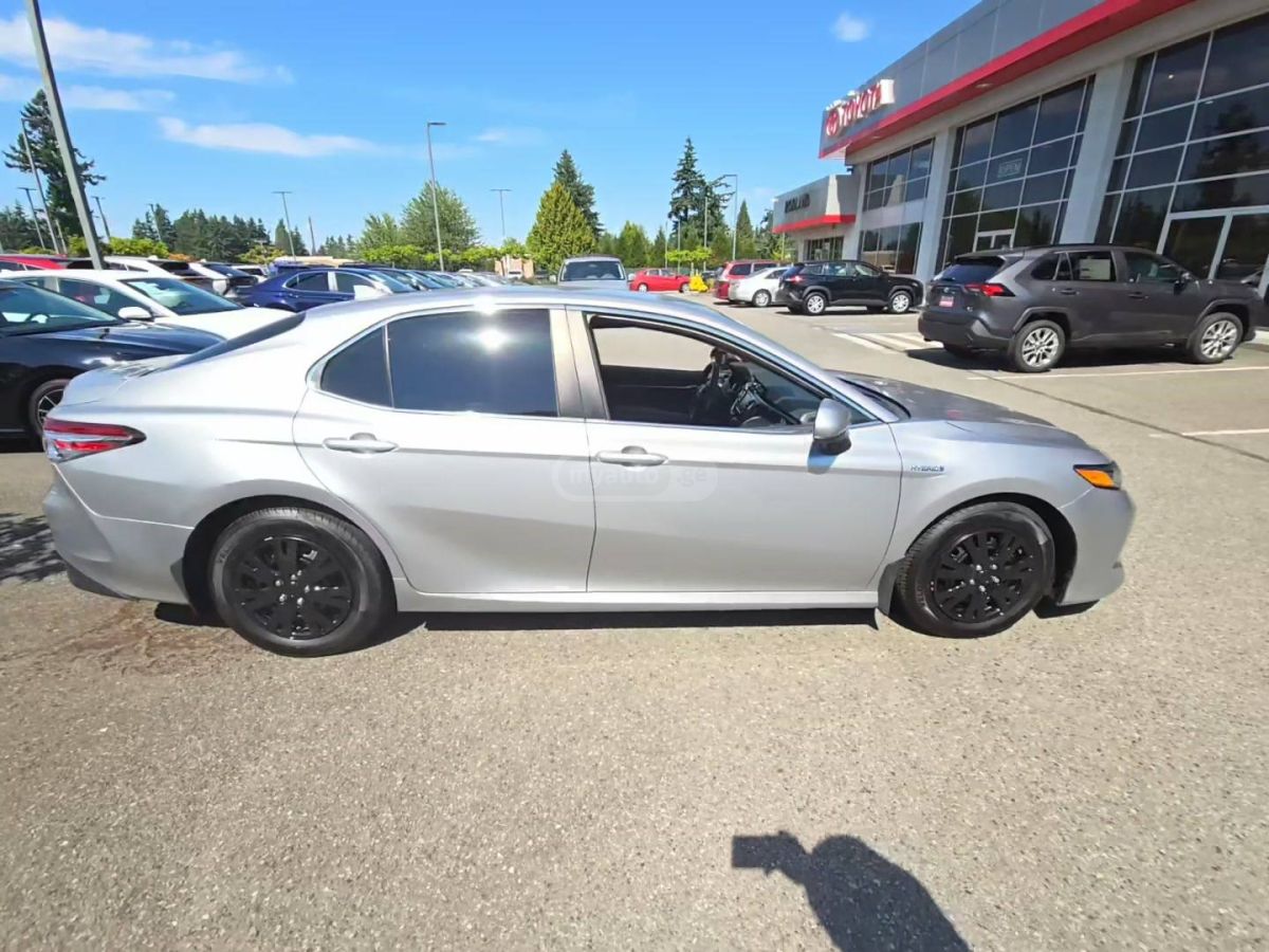 Toyota Camry 2020 — photo 2