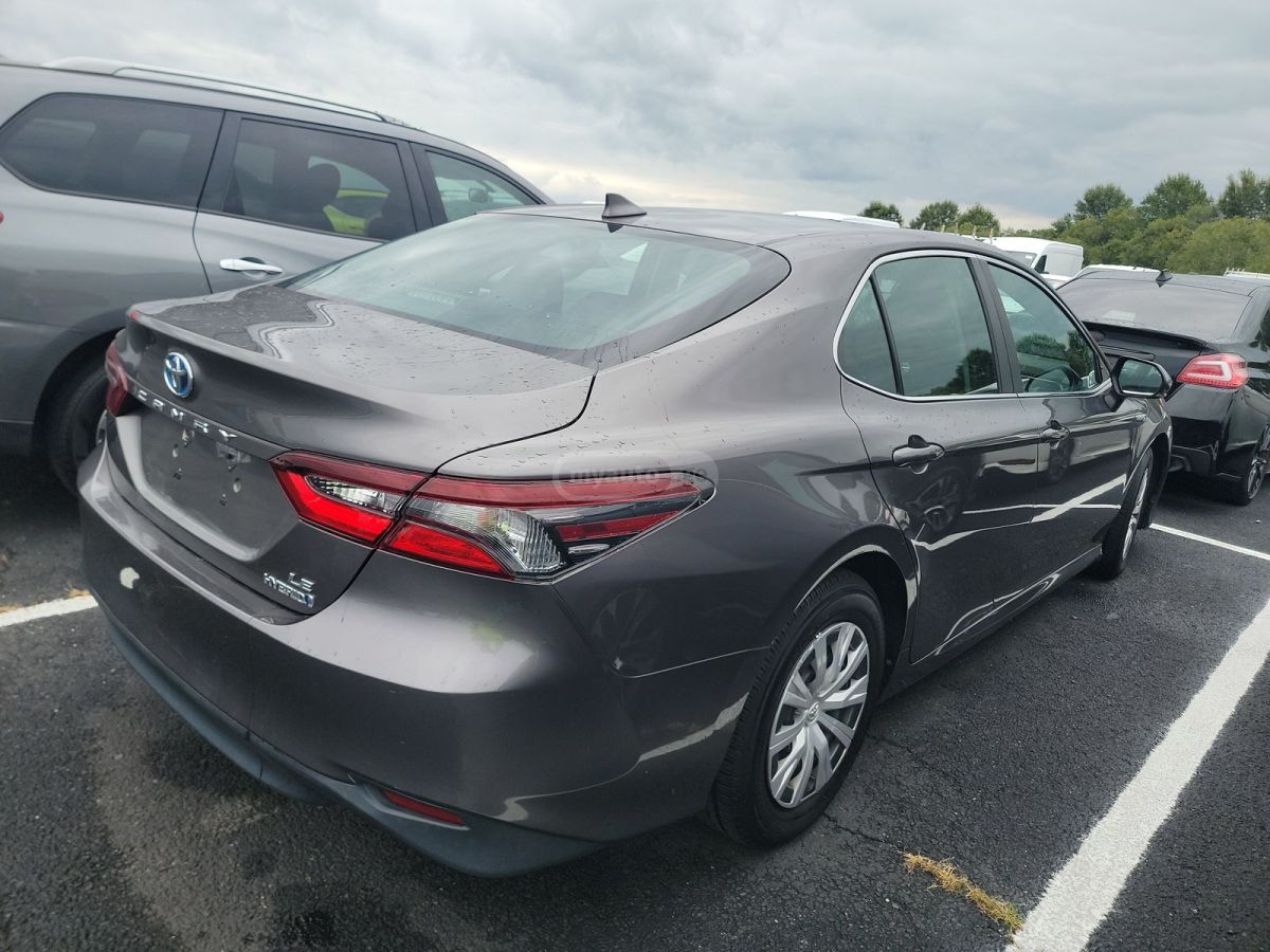 Toyota Camry 2021 — photo 2