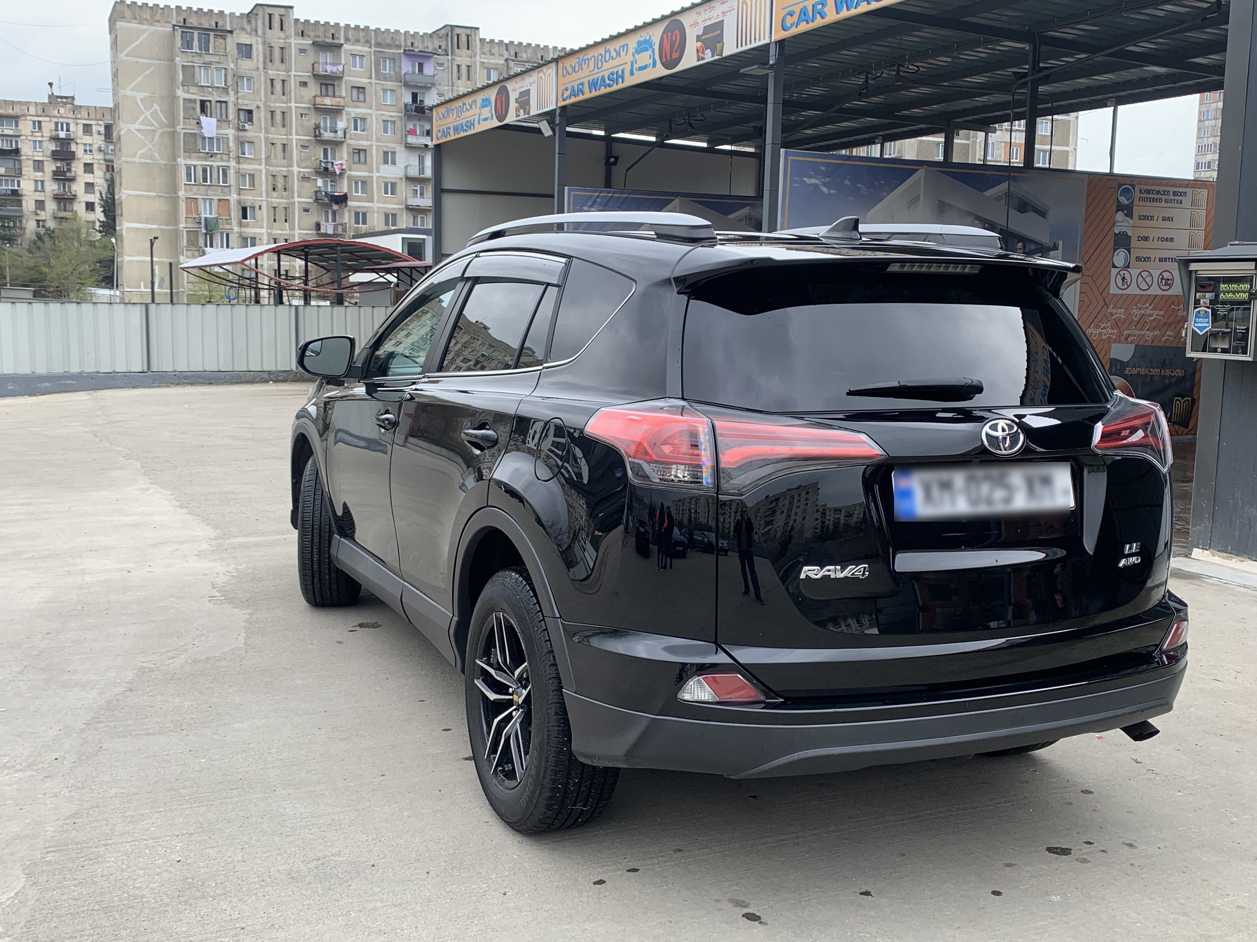 Toyota RAV4 2018 — photo 2