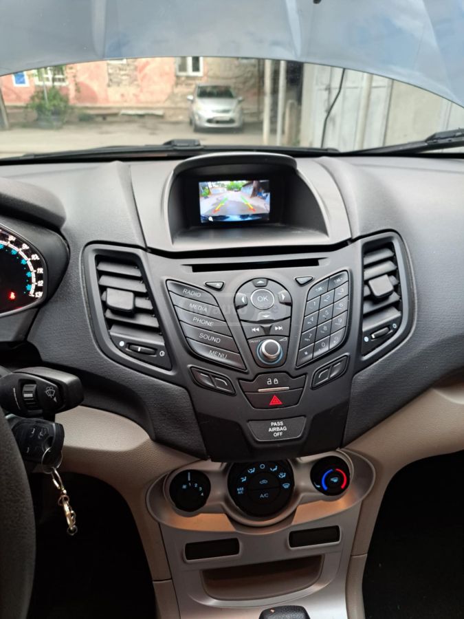 Ford Fiesta 2019 — photo 2