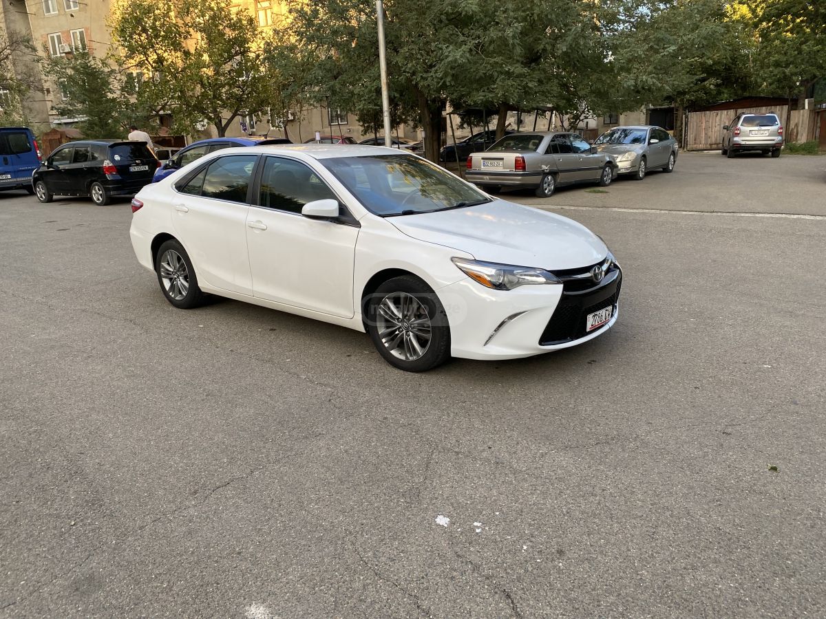 Toyota Camry 2017 — photo 2