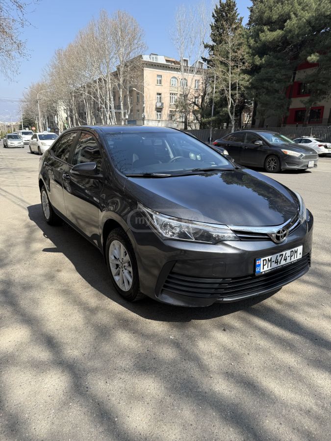 Toyota Corolla 2017 — photo 2