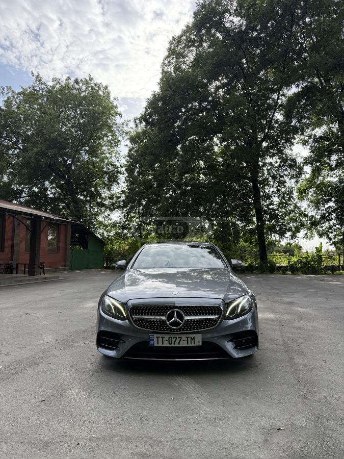 Mercedes-Benz E 300 2016 — photo 2