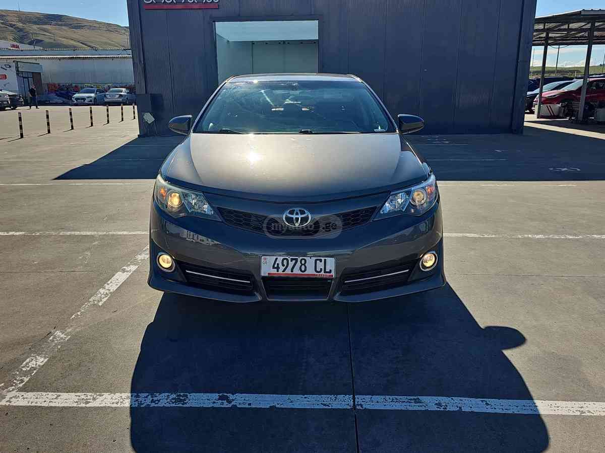 Toyota Camry 2015 — photo 2