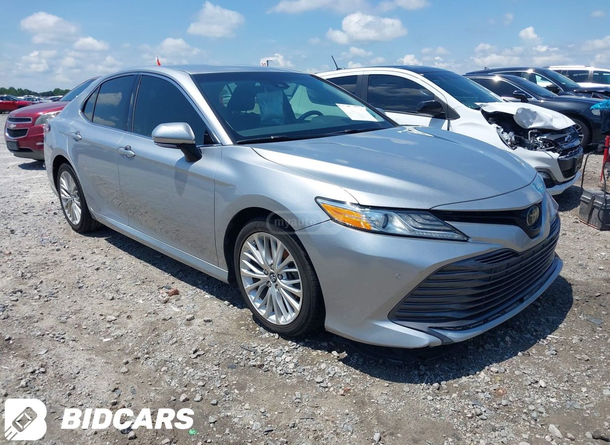 Toyota Camry 2018 — photo 2
