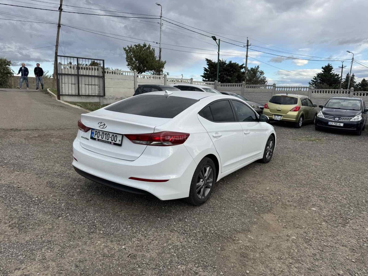 Hyundai Elantra 2016 — photo 2